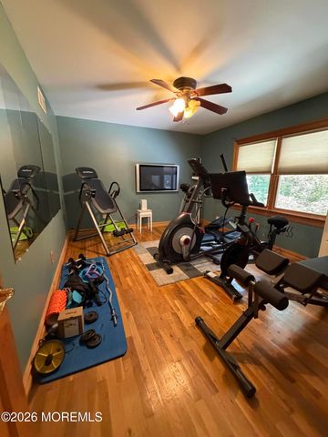 21 Howe Lane, Freehold, NJ 07728