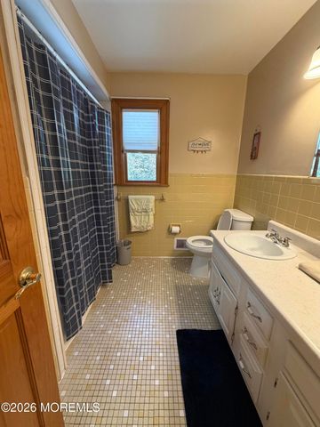 21 Howe Lane, Freehold, NJ 07728