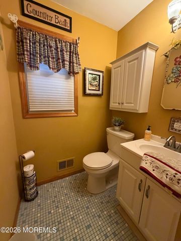 21 Howe Lane, Freehold, NJ 07728