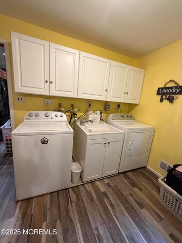21 Howe Lane, Freehold, NJ 07728