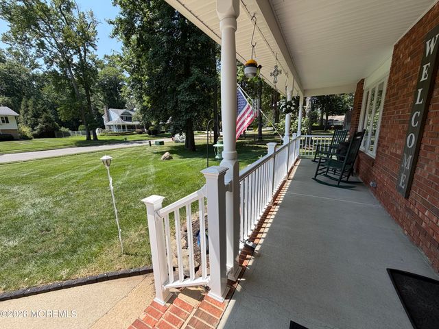 21 Howe Lane, Freehold, NJ 07728