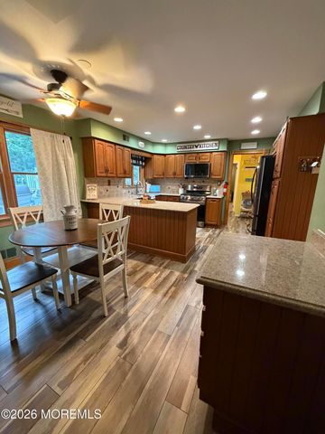 21 Howe Lane, Freehold, NJ 07728