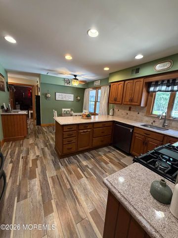 21 Howe Lane, Freehold, NJ 07728
