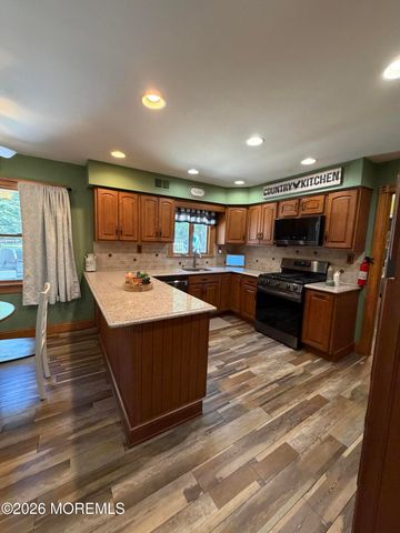 21 Howe Lane, Freehold, NJ 07728
