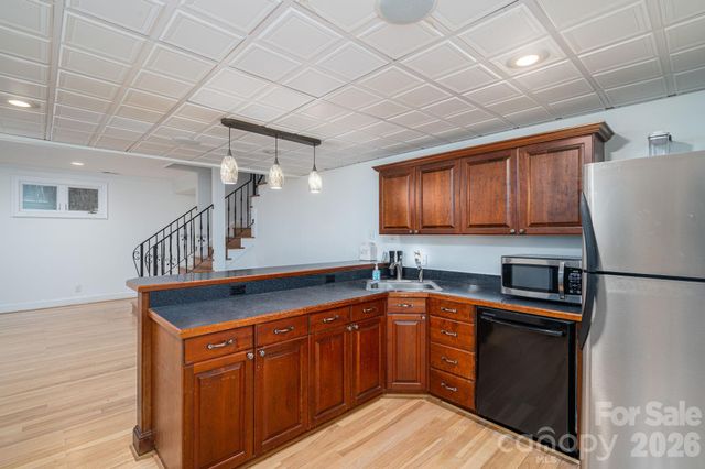 2206 Hillside Drive, Dallas, NC 28034