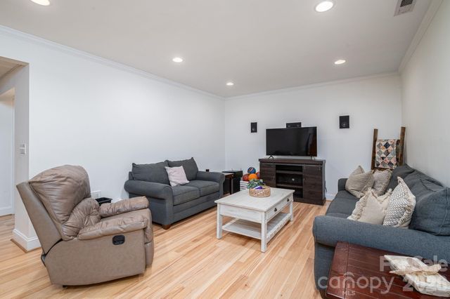 2206 Hillside Drive, Dallas, NC 28034