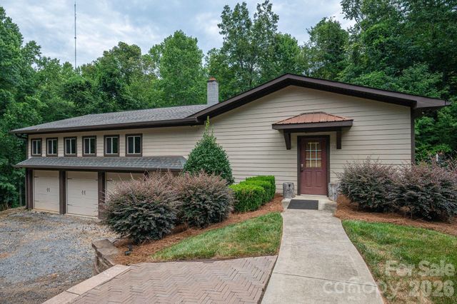 2206 Hillside Drive, Dallas, NC 28034