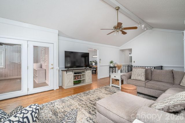2206 Hillside Drive, Dallas, NC 28034