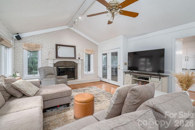 2206 Hillside Drive, Dallas, NC 28034
