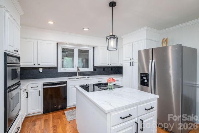 2206 Hillside Drive, Dallas, NC 28034