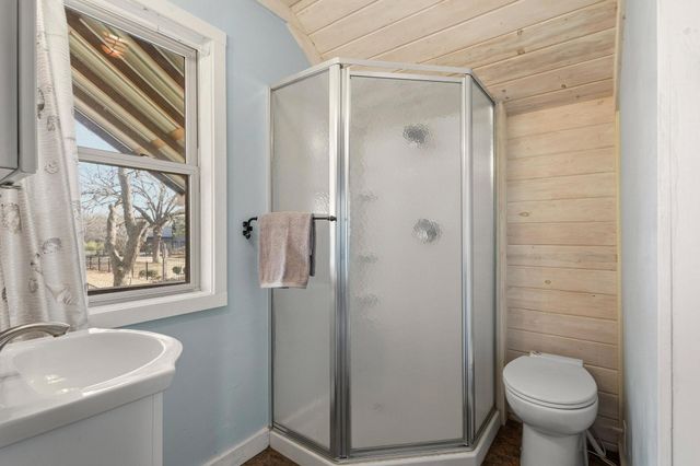 1053 Paradise Cove Road, Pottsboro, TX 75076