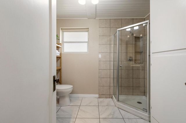 1053 Paradise Cove Road, Pottsboro, TX 75076