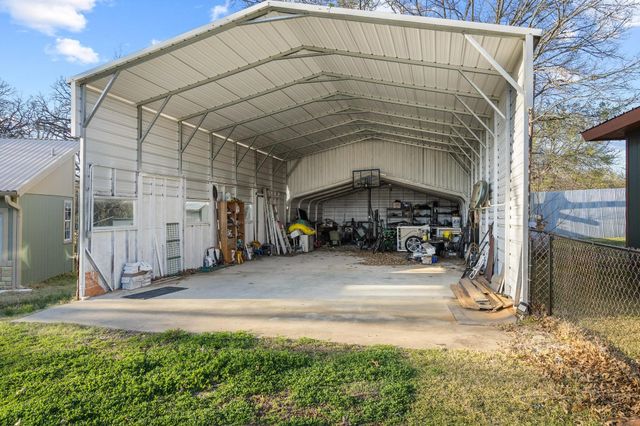 1053 Paradise Cove Road, Pottsboro, TX 75076