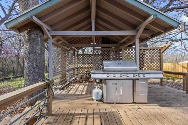 1053 Paradise Cove Road, Pottsboro, TX 75076