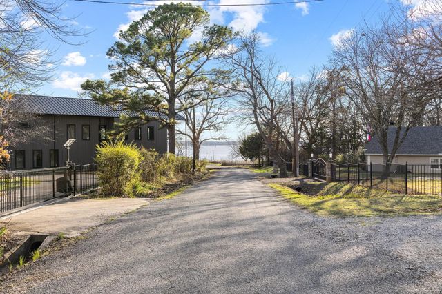 1053 Paradise Cove Road, Pottsboro, TX 75076