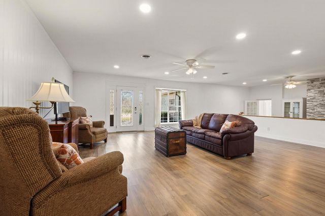 1053 Paradise Cove Road, Pottsboro, TX 75076