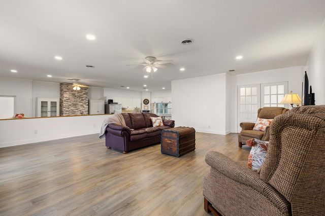 1053 Paradise Cove Road, Pottsboro, TX 75076