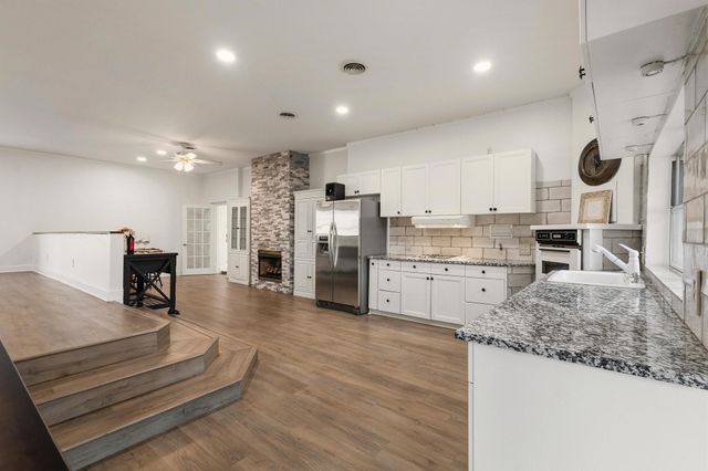 1053 Paradise Cove Road, Pottsboro, TX 75076