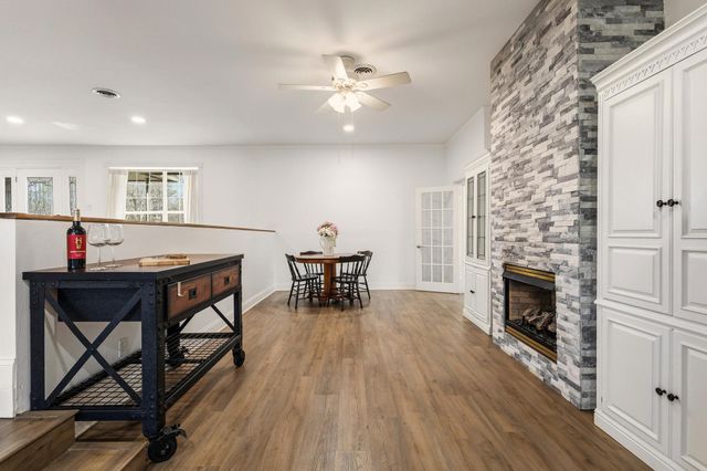 1053 Paradise Cove Road, Pottsboro, TX 75076