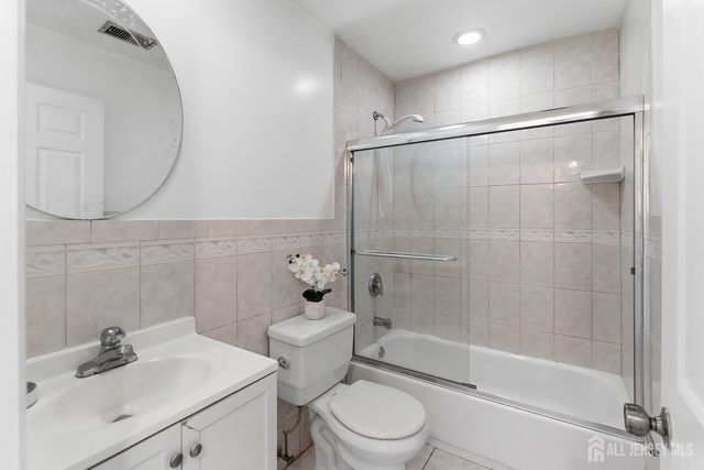 324 Sharon Garden Court, Woodbridge Proper, NJ 07095