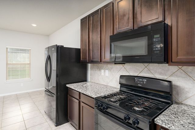 140 Hunters Spg, San Antonio, TX 78253