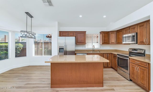 1706 E Windsong Drive, Phoenix, AZ 85048