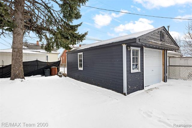 6244 Kendal Street, Dearborn, MI 48126