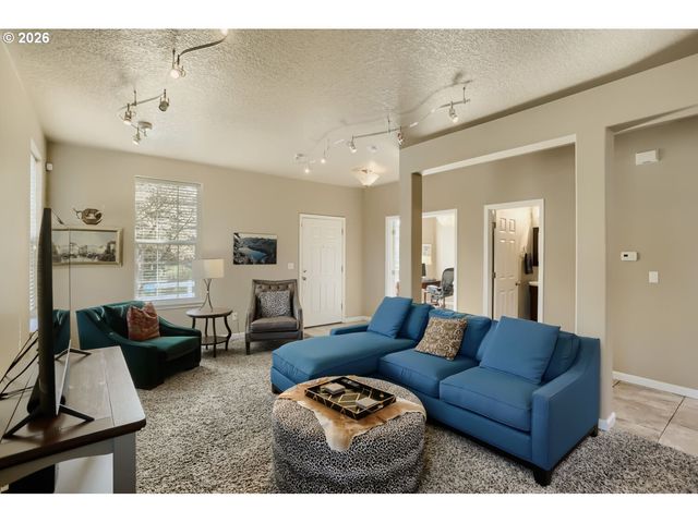 3710 Se SCARLET Pl, Hillsboro, OR 97123