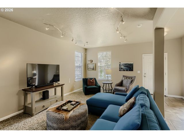 3710 Se SCARLET Pl, Hillsboro, OR 97123