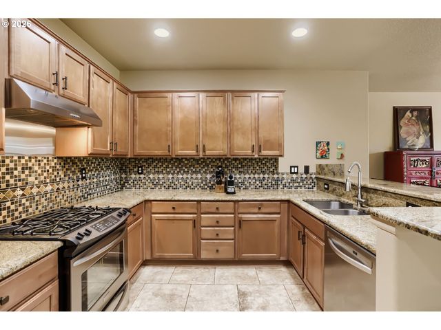 3710 Se SCARLET Pl, Hillsboro, OR 97123