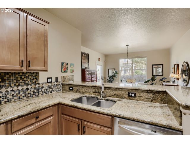 3710 Se SCARLET Pl, Hillsboro, OR 97123