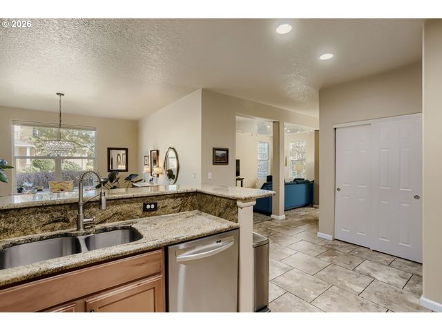 3710 Se SCARLET Pl, Hillsboro, OR 97123