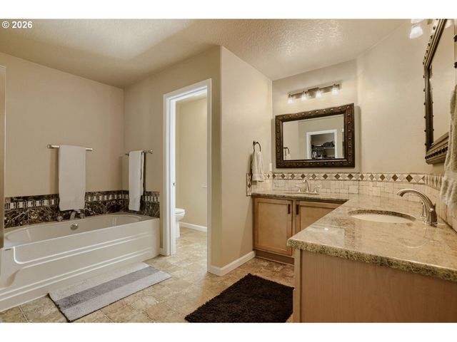 3710 Se SCARLET Pl, Hillsboro, OR 97123