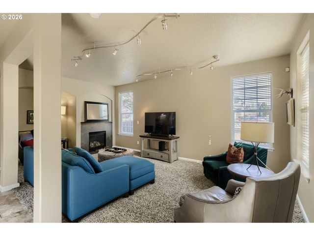 3710 Se SCARLET Pl, Hillsboro, OR 97123