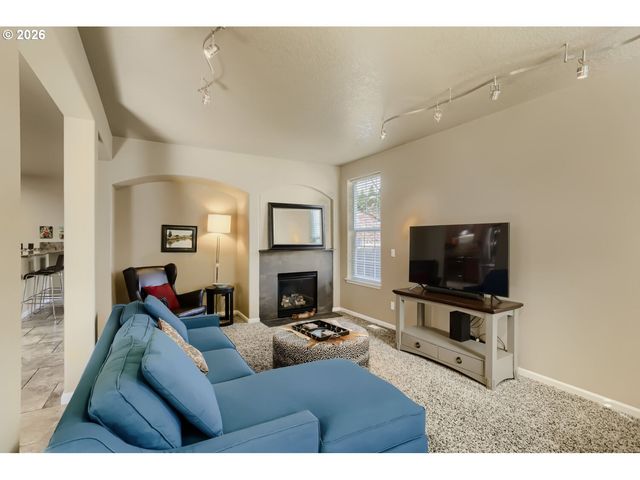 3710 Se SCARLET Pl, Hillsboro, OR 97123