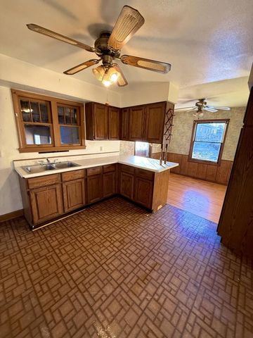 5929 N 70th STREET, Milwaukee, WI 53218