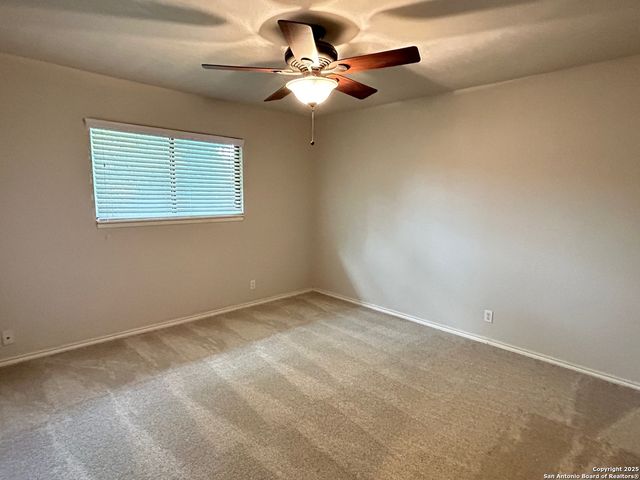 7833 grass hollow, Live Oak, TX 78233