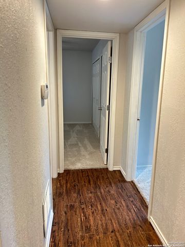7833 grass hollow, Live Oak, TX 78233