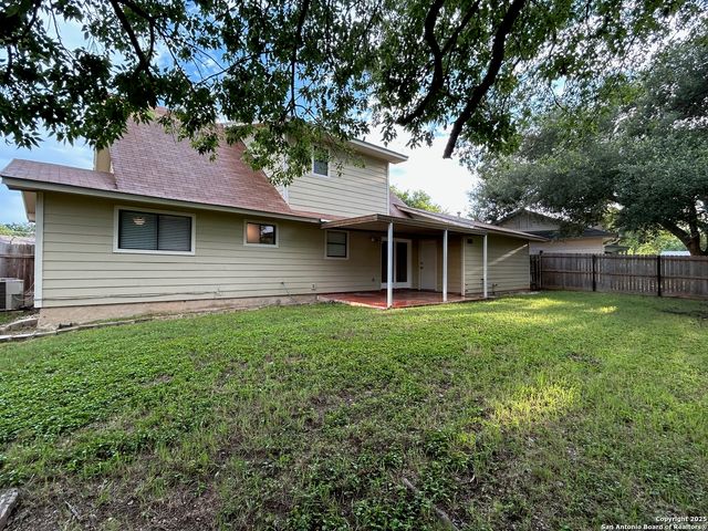 7833 grass hollow, Live Oak, TX 78233