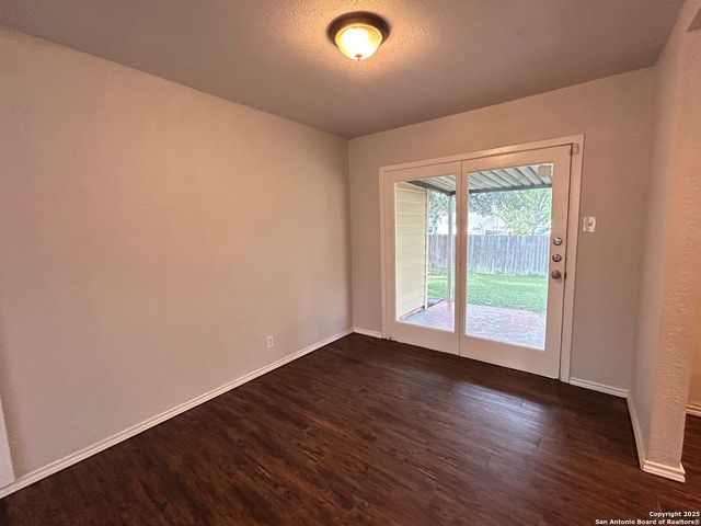 7833 grass hollow, Live Oak, TX 78233