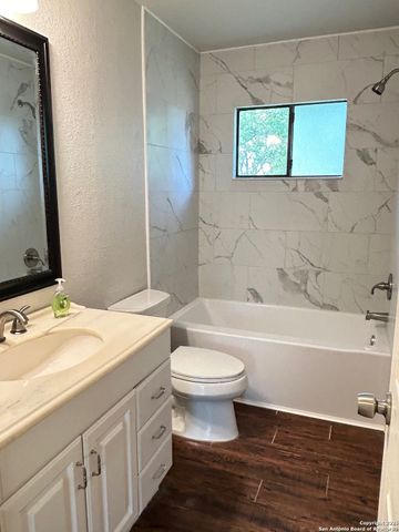 7833 grass hollow, Live Oak, TX 78233