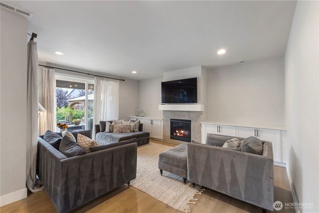 2752 Terry Court, Enumclaw, WA 98022