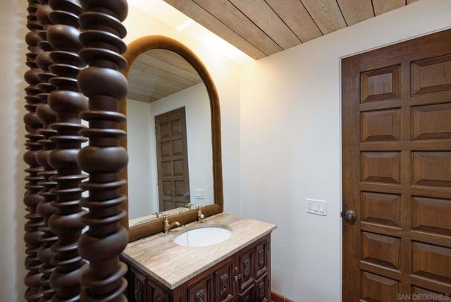 7363 Fairway Rd, La Jolla, CA 92037