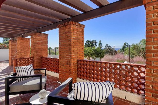 7363 Fairway Rd, La Jolla, CA 92037