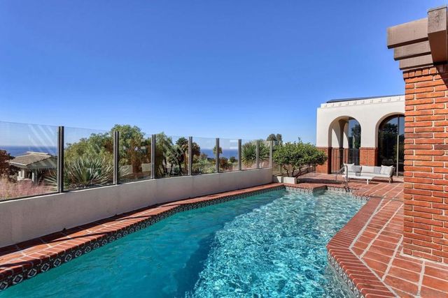 7363 Fairway Rd, La Jolla, CA 92037