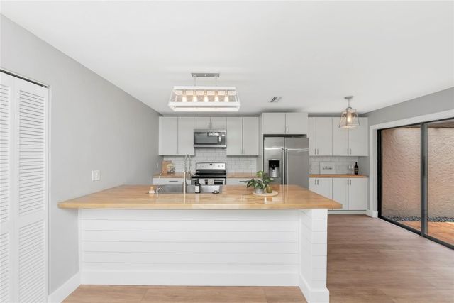 5176 CEDAR HAMMOCK LANE, Sarasota, FL 34232