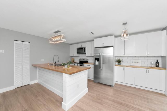 5176 CEDAR HAMMOCK LANE, Sarasota, FL 34232