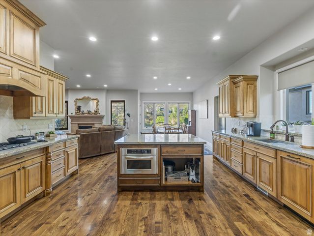 3077 E SCENIC VALLEY LN, Sandy, UT 84092