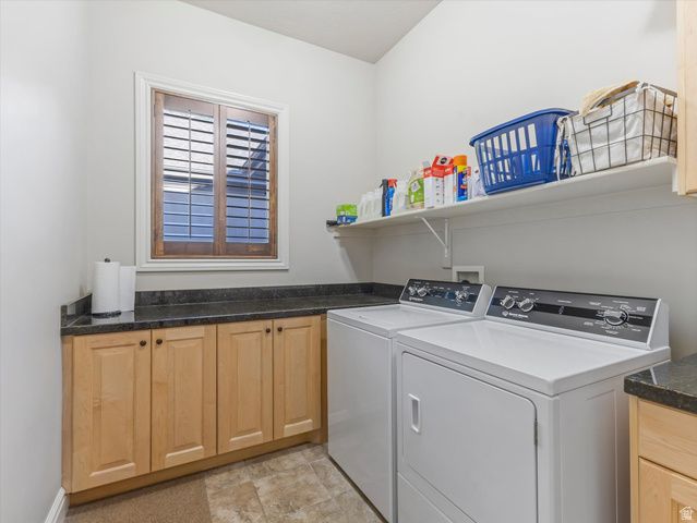 3077 E SCENIC VALLEY LN, Sandy, UT 84092