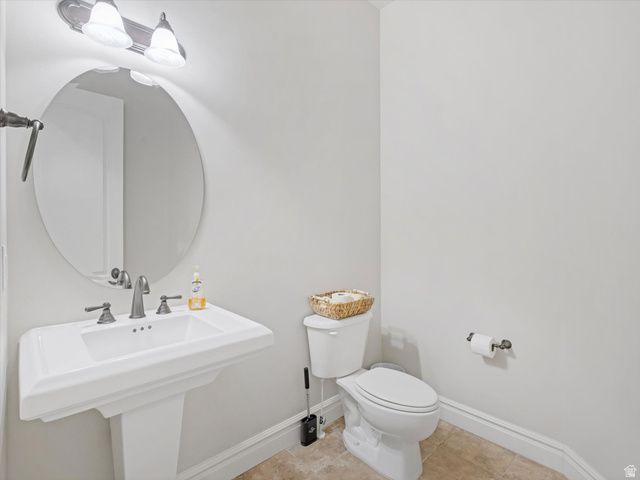 3077 E SCENIC VALLEY LN, Sandy, UT 84092